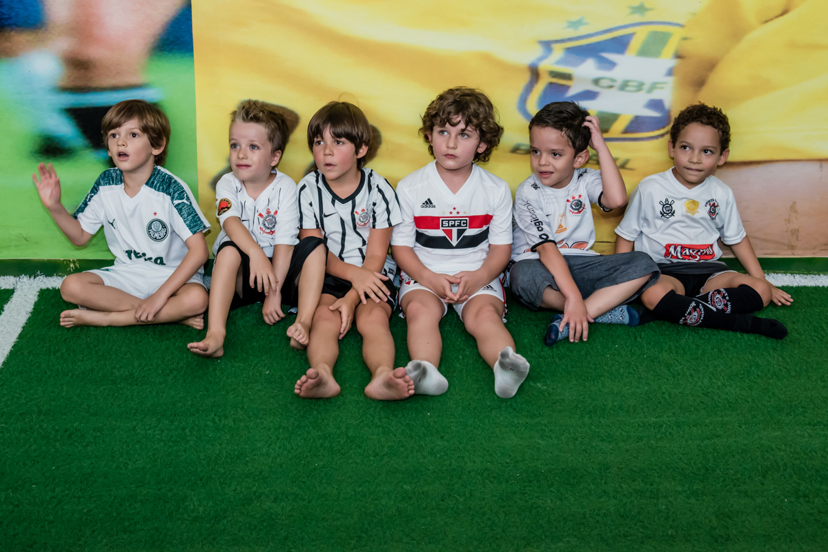 descanso merecido após partida de futebol