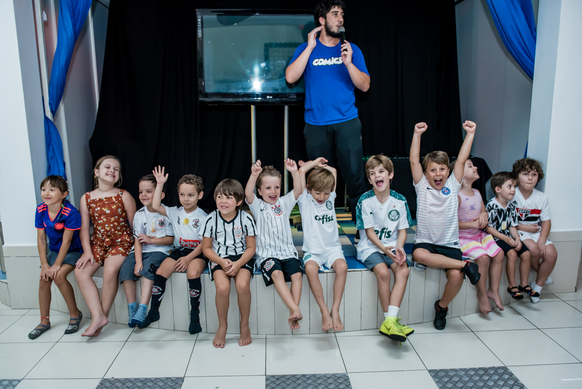 foto com todos os amigos da festa