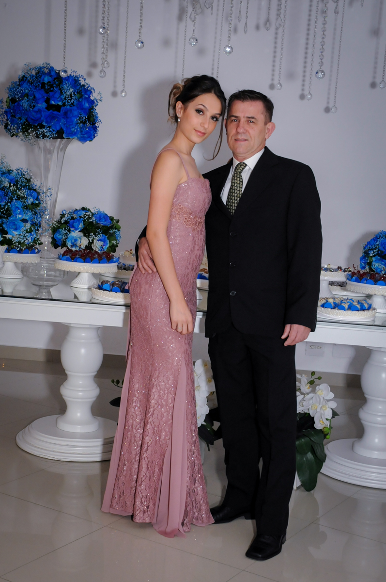 foto da aniversariante 15 anos com o pai no Buffet Marília's São Paulo