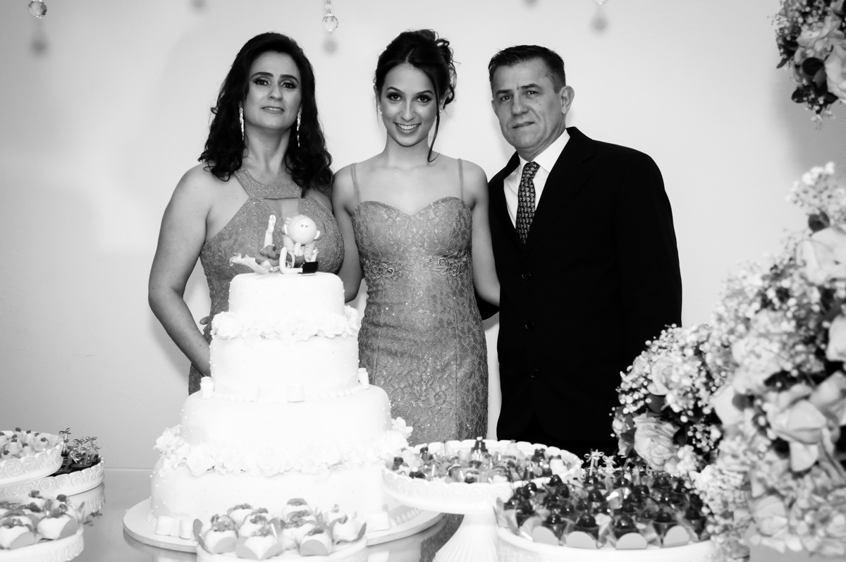 foto dos pais e a aniversariante de 15 anos no Buffet Marília's São Paulo