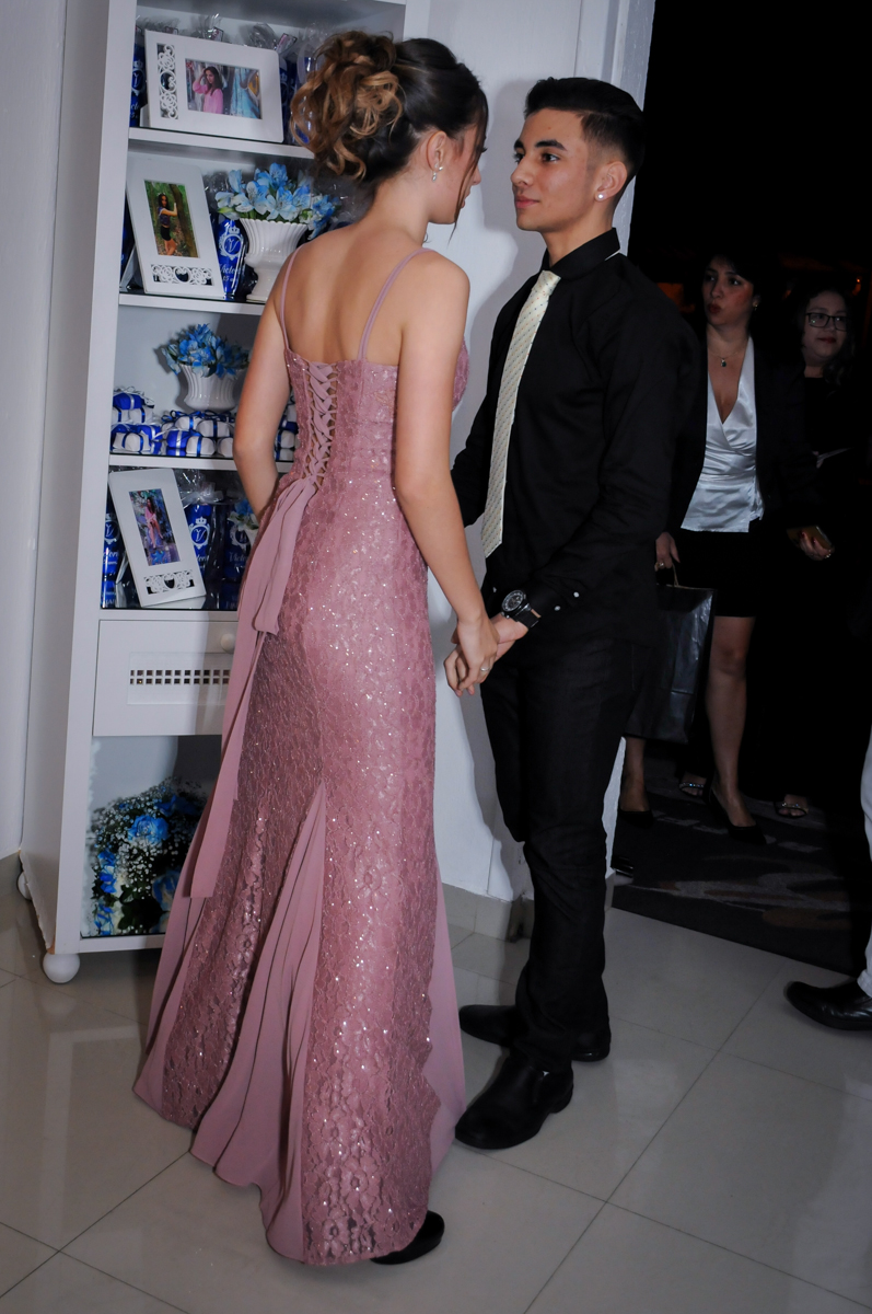 chegada do namorado da aniversariante de 15 anos no Buffet Marília's São Paulo