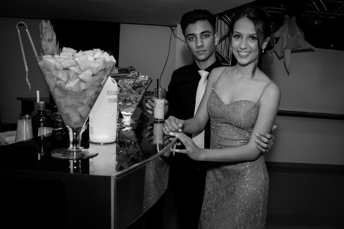 na festa de aniversário da Victória tem bar man no Buffet Marília's São Paulo