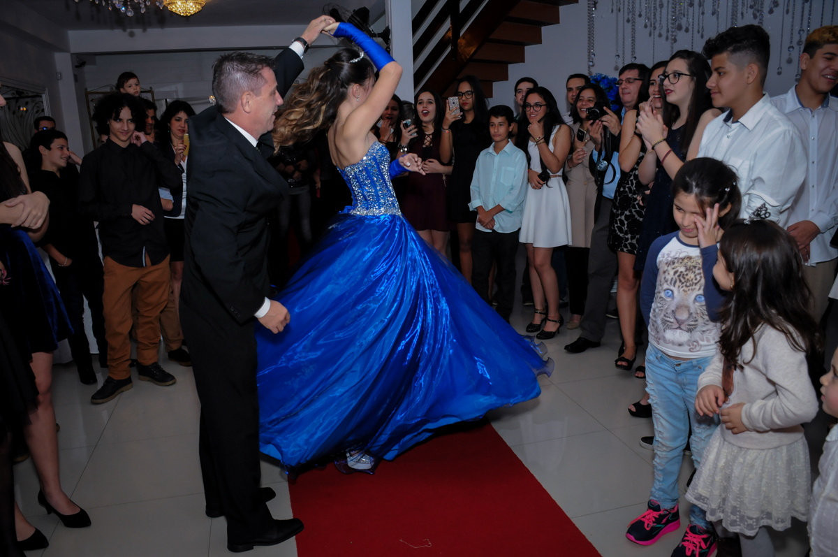 a valsa do pai com a aniversariante de 15 anos no Buffet Marília's São Paulo