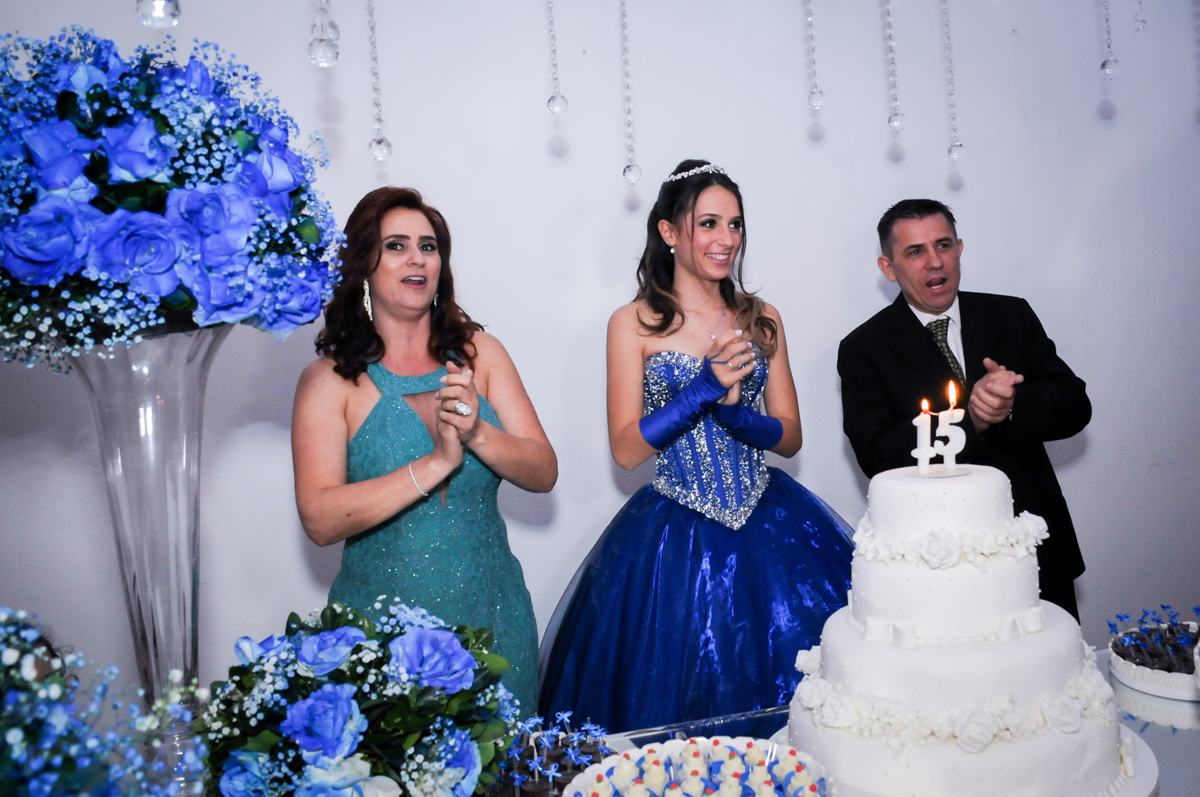 hora do parabéns da festa de 15 anos no Buffet Marília's São Paulo