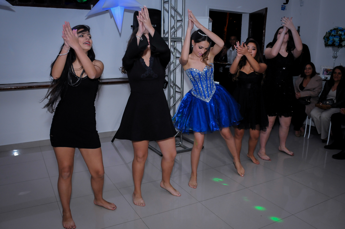 todo mundo cai na balada na feos no Buffet Marília's São Paulosta de 15 an