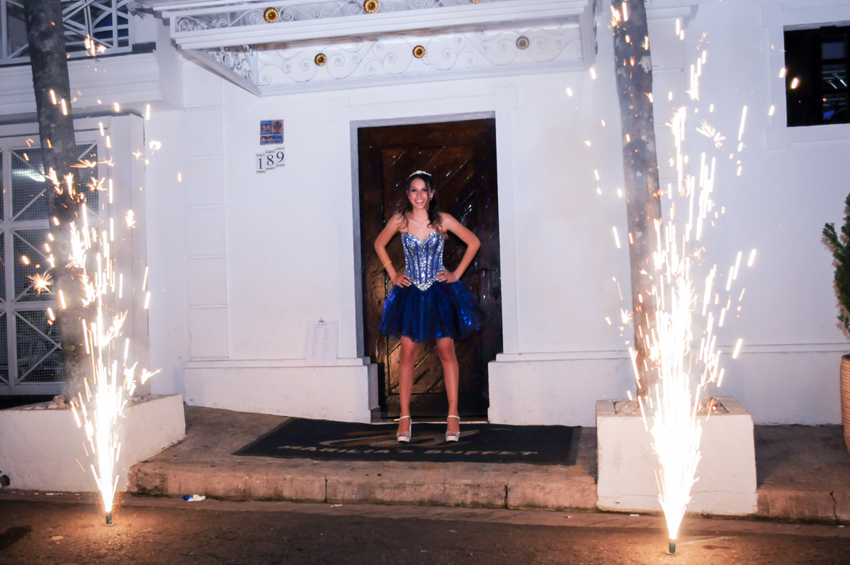 charme e elegância da aniversariante de 15 anos no Buffet Marília's São Paulo