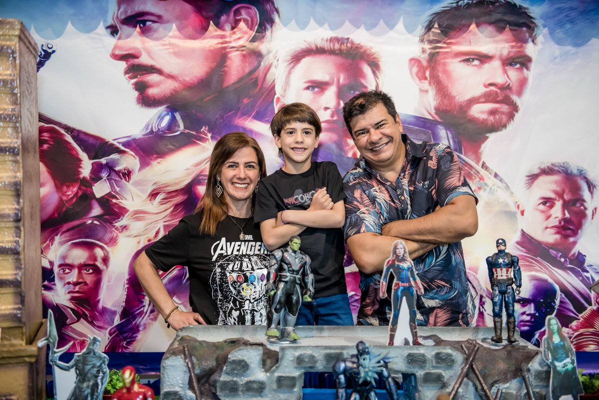 pose da família na mesa temática