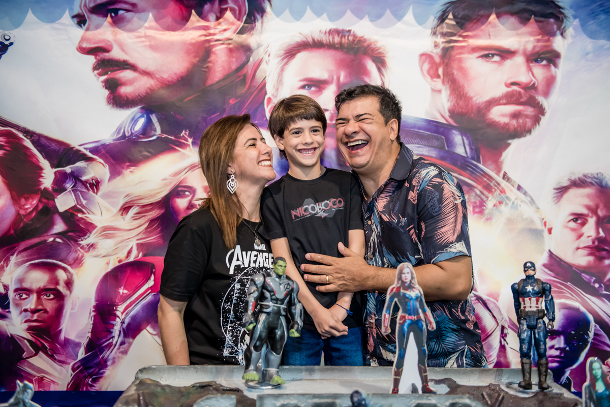 família feliz na festa do thiago