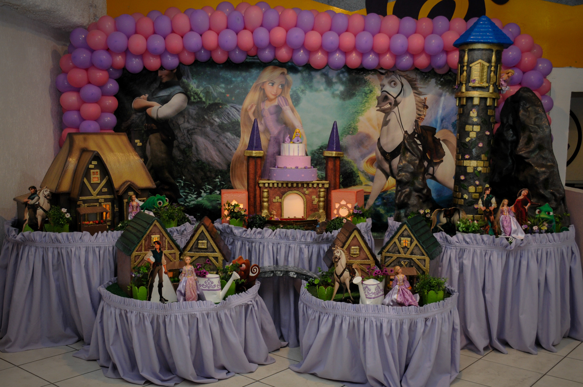 tema da mesa rapunzel no Buffet Fábrica da Alegria Osasco, São Paulo