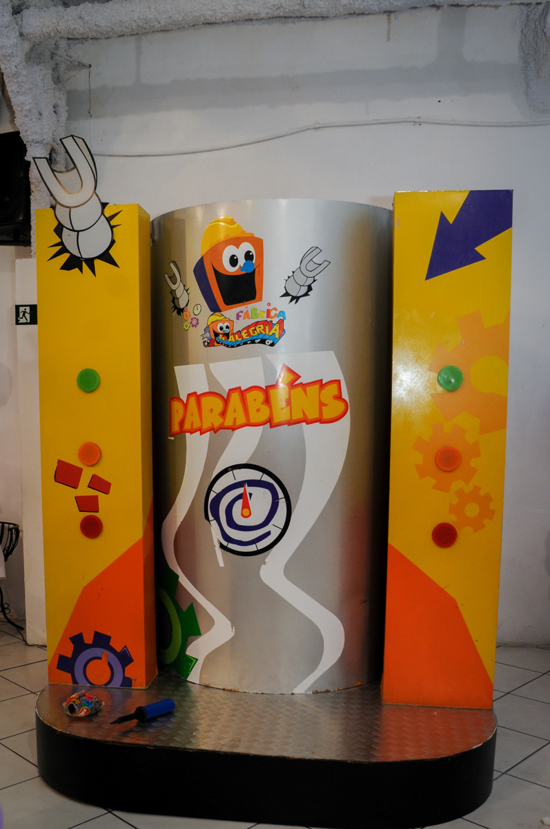 máquina do parabéns no Buffet Fábrica da Alegria Osasco, São Paulo