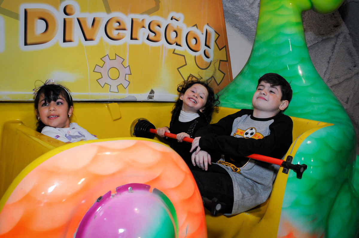 gargalhadas das crianças no barci vick no Buffet Fábrica da Alegria Osasco, São Paulo