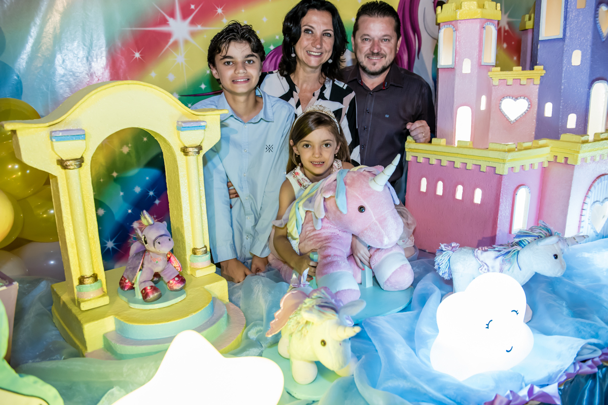 a familia chegando na festa