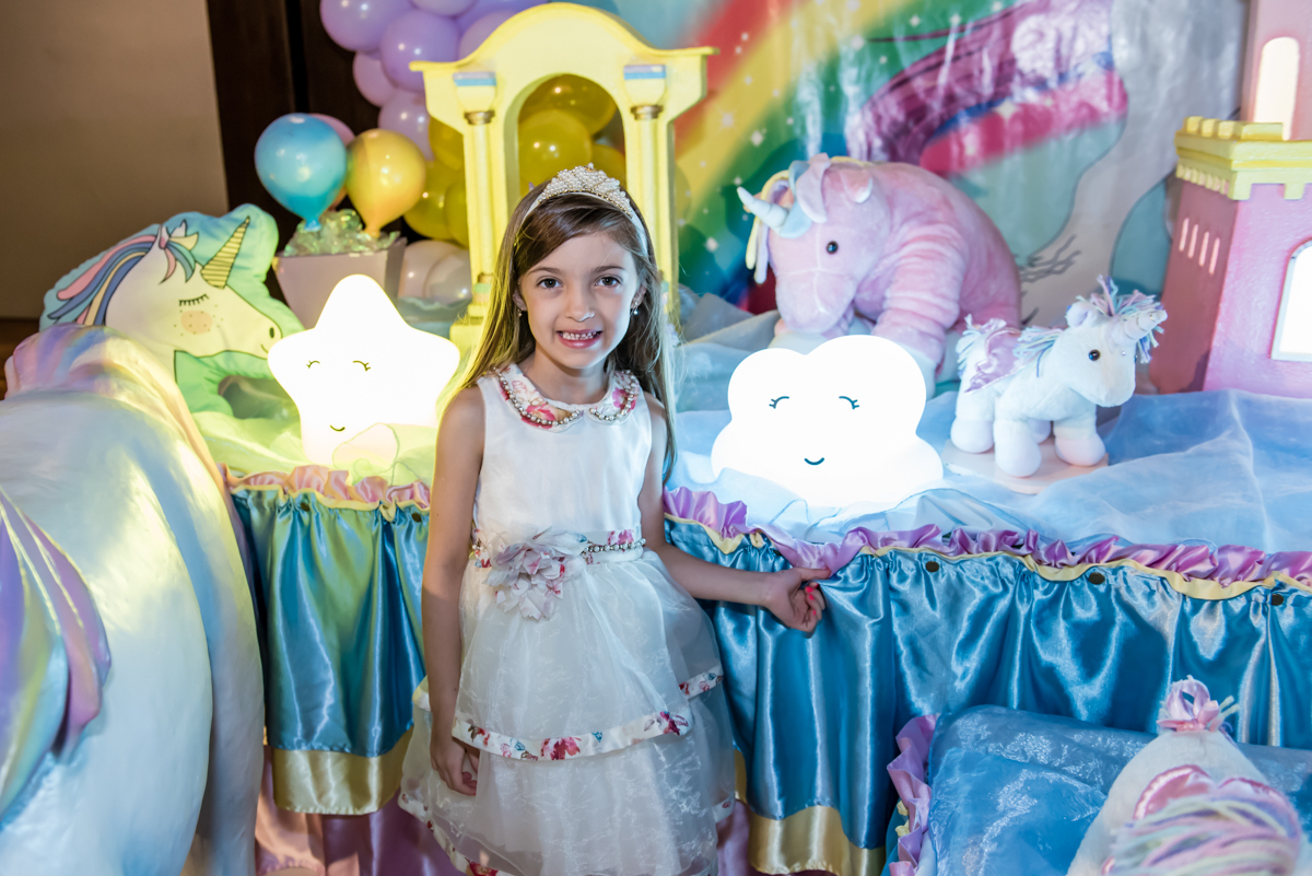 linda e feliz com sua festa