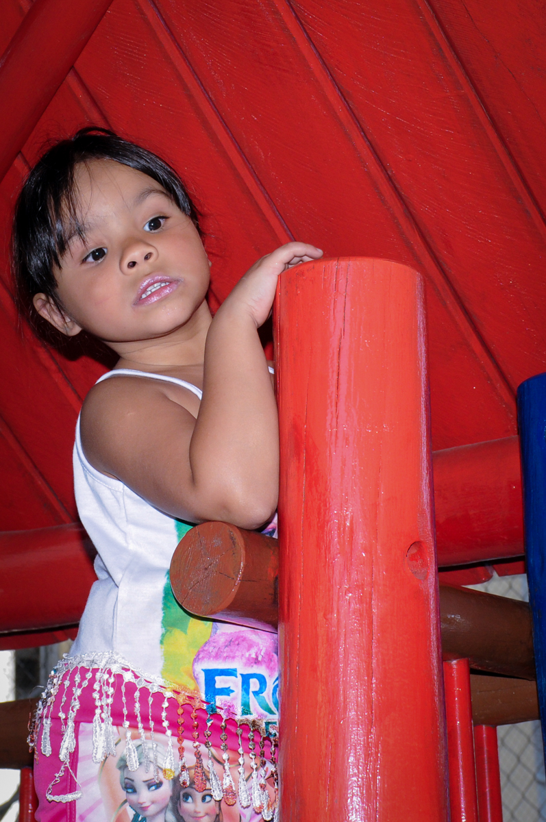 foto bem sapeca no ensaio externo da raquel no condomínio,Saude,São Paulo