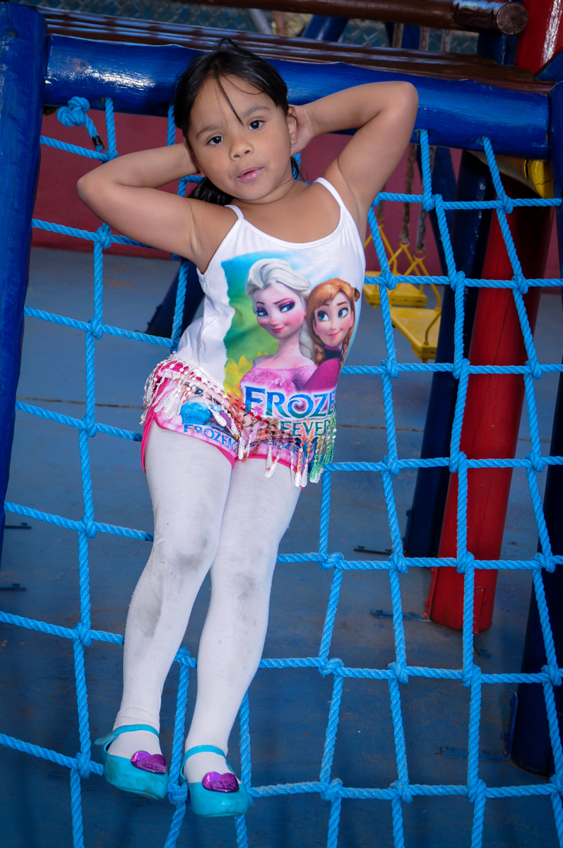 brincando e fotografando ao mesmo tempo a princesinha raquel no condomínio,Saude,São Paulo