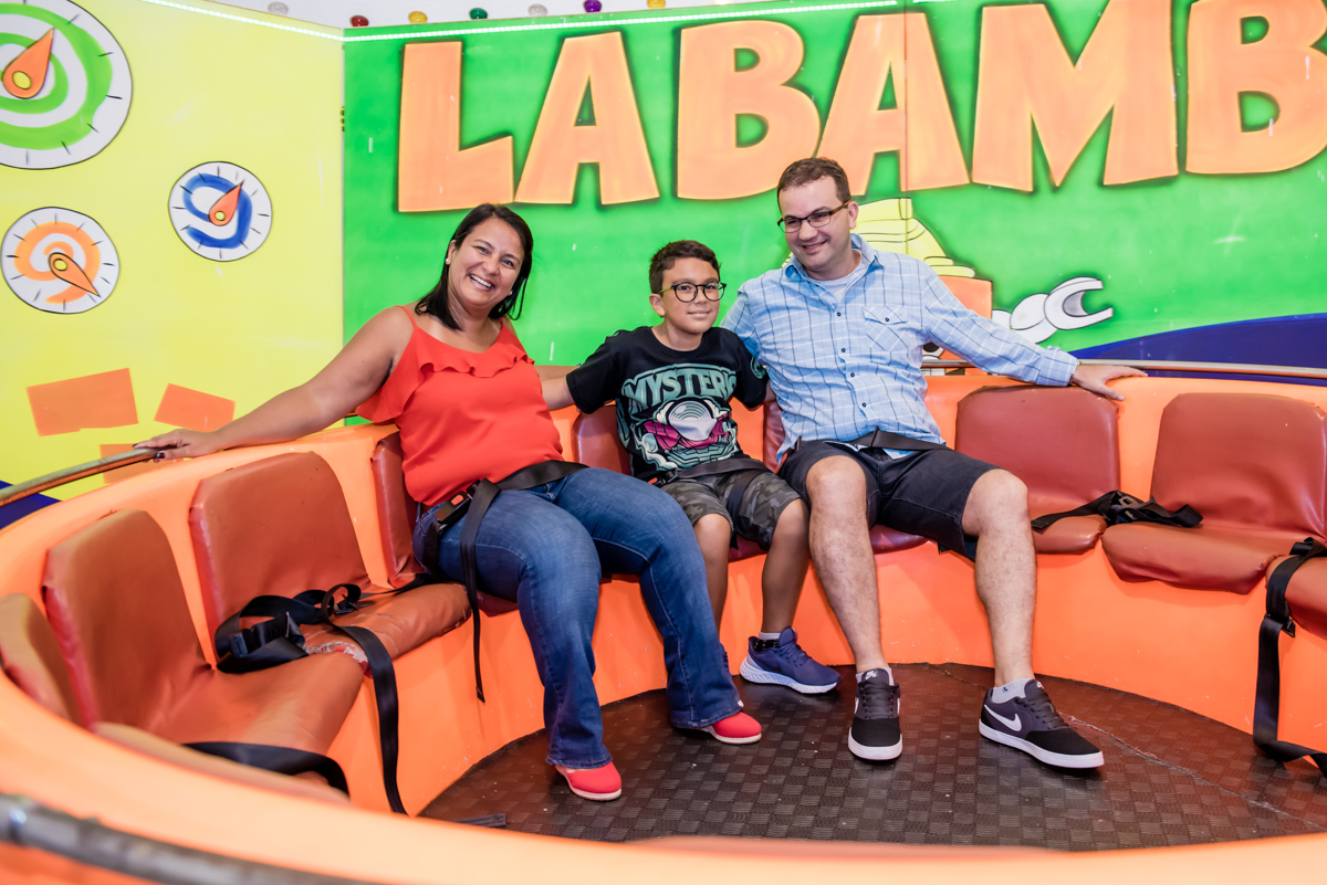 afamilia curtem o brinquedo labamba