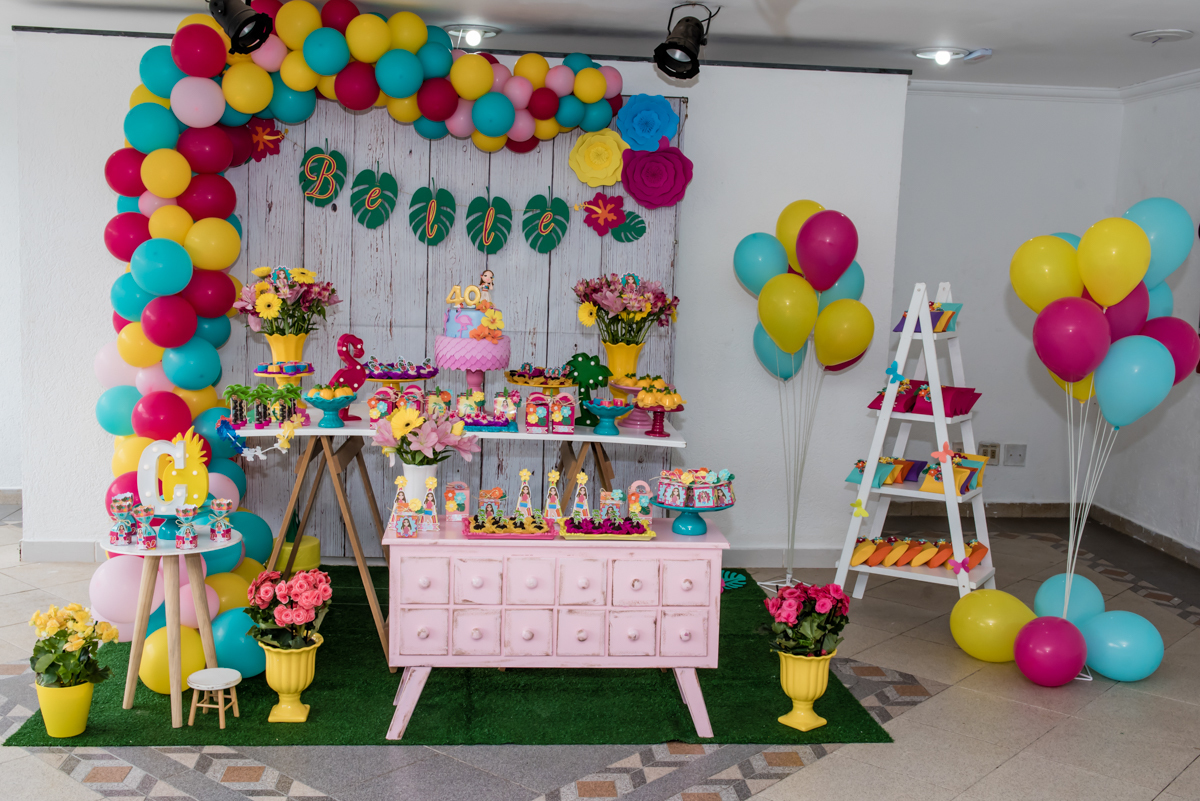 mesa temática da festa de Cibelle 40 anos