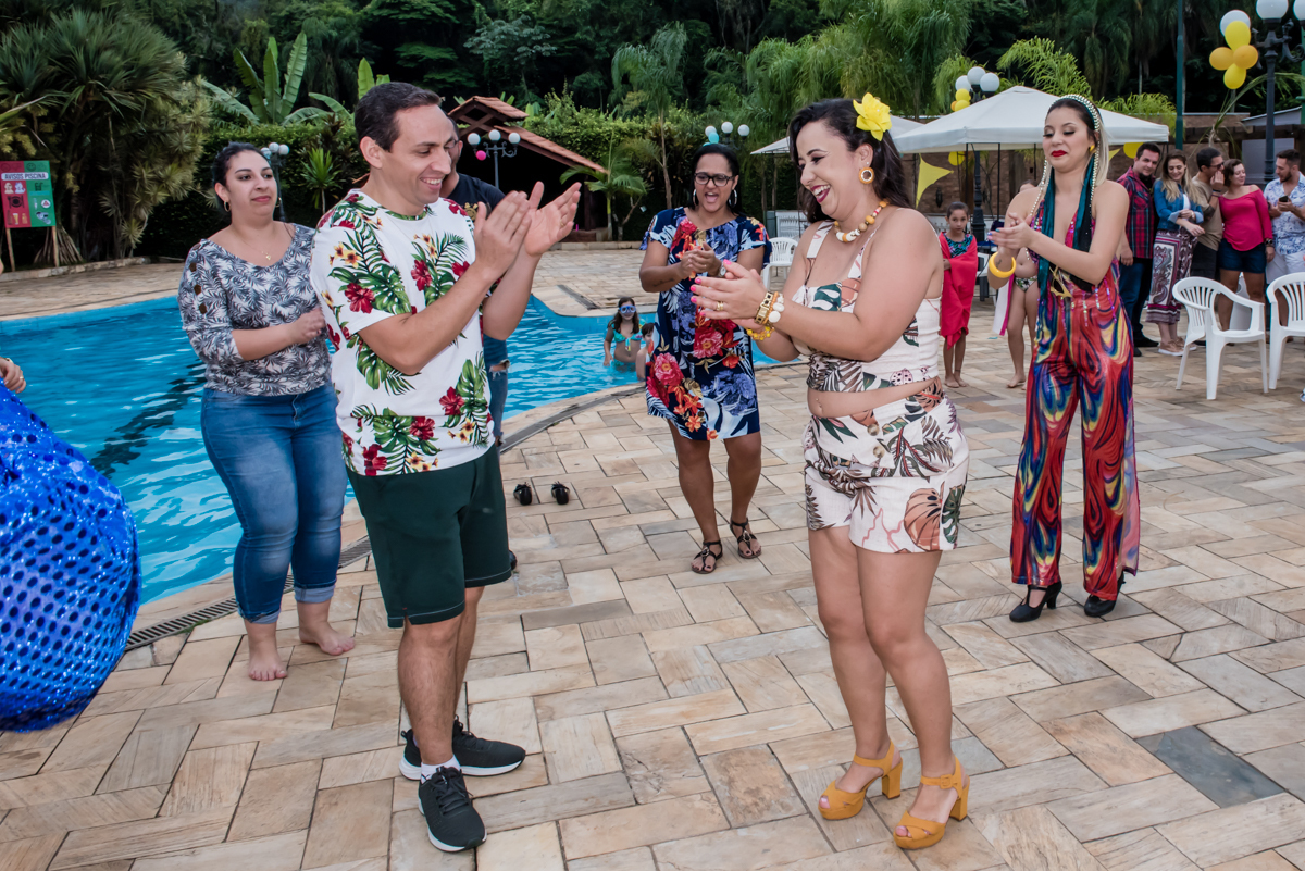 agora e vez do casal cair na dança