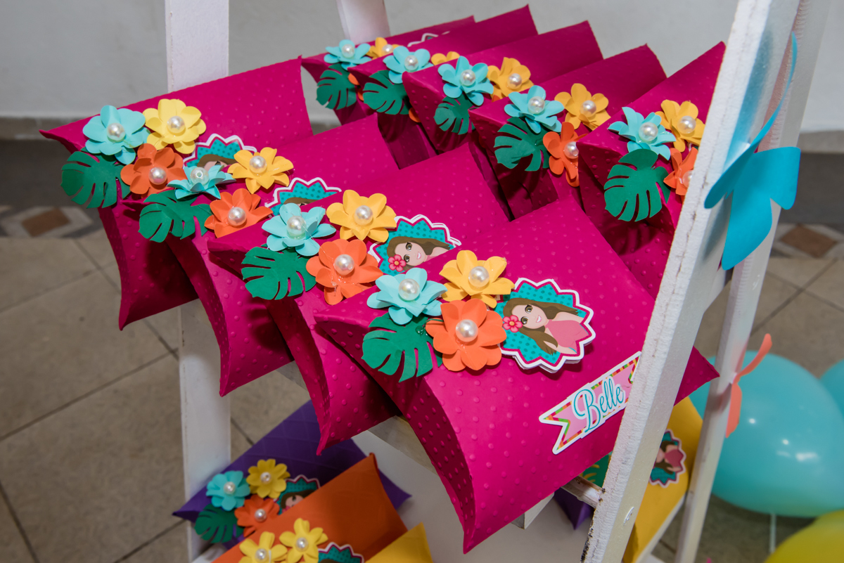 adereços para enfeitar os convidados 