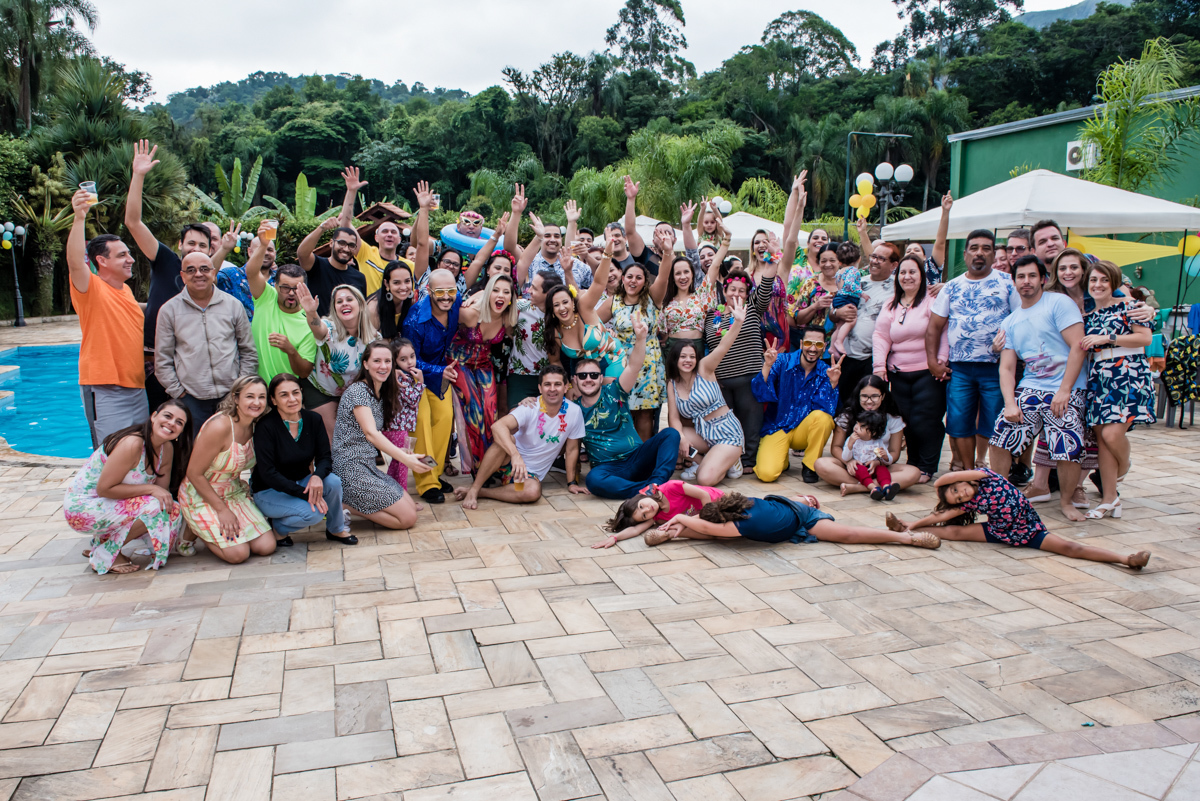 todos os convidados posam para a foto de recordação