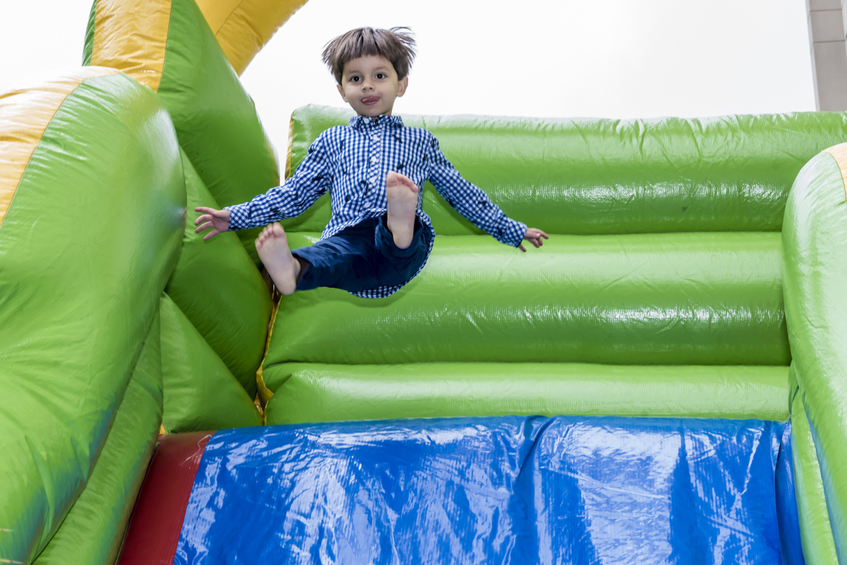 muito bom brincar nesse escorregador inflável