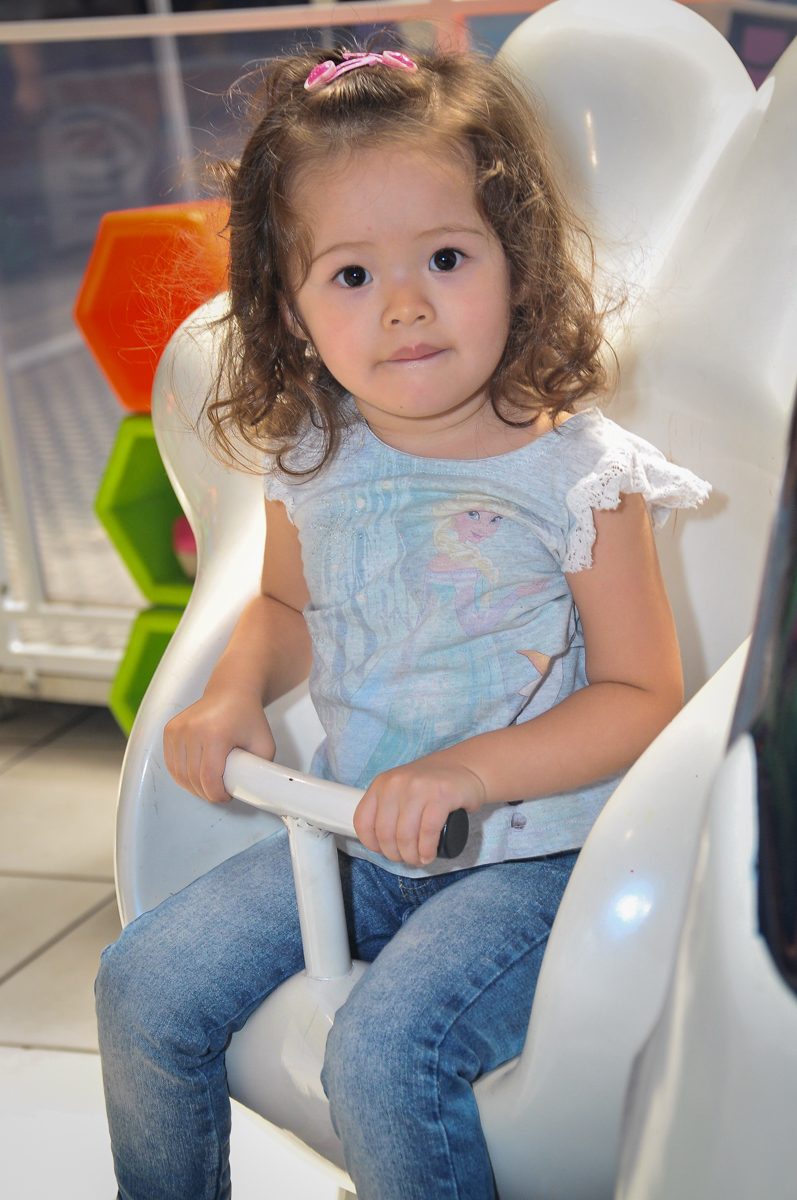 carrossel mão do mickey no Buffet Fábrica da Alegria unidade Osasco