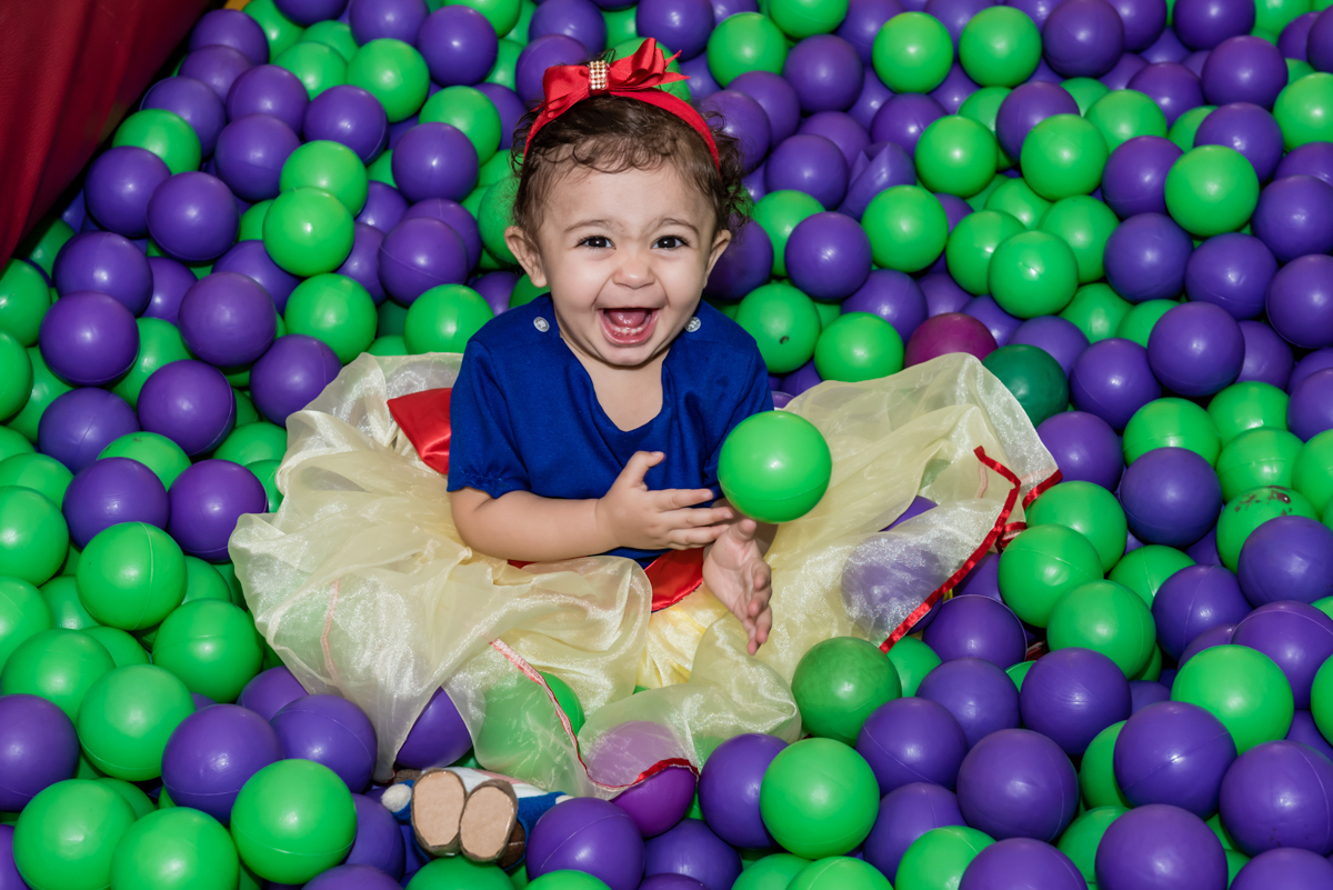 diversão garantida nas bolinhas coloridas