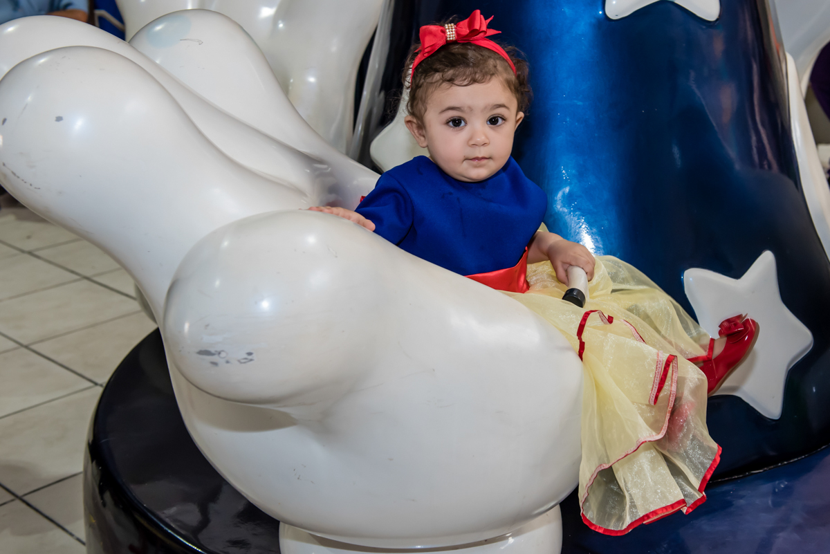 hora de divertir no carrossel mão do mickey