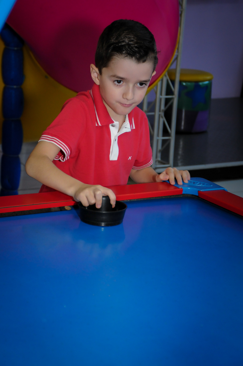 jogo de futebol de mesa do aniversariante no Buffet Magic Joy, Saúde