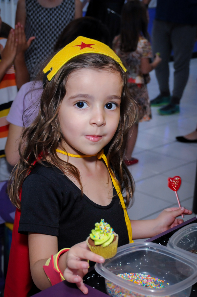 fazendo cup cake no Buffet Magic Joy, Saúde