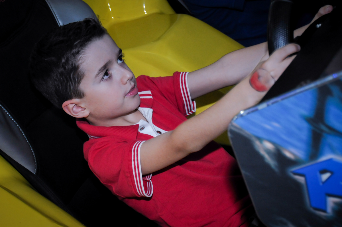 aniversariante brinca no final de sua festa de aniversário no Buffet Magic Joy, Saúde