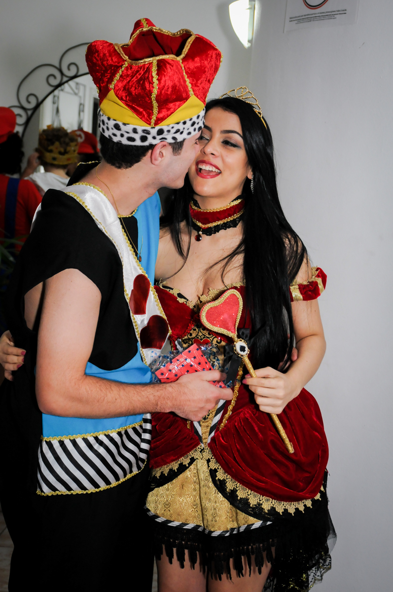 aniversariante é recebida com emoção em sua festa surpresa no Mendes Buffet e Eventos, São Paulo