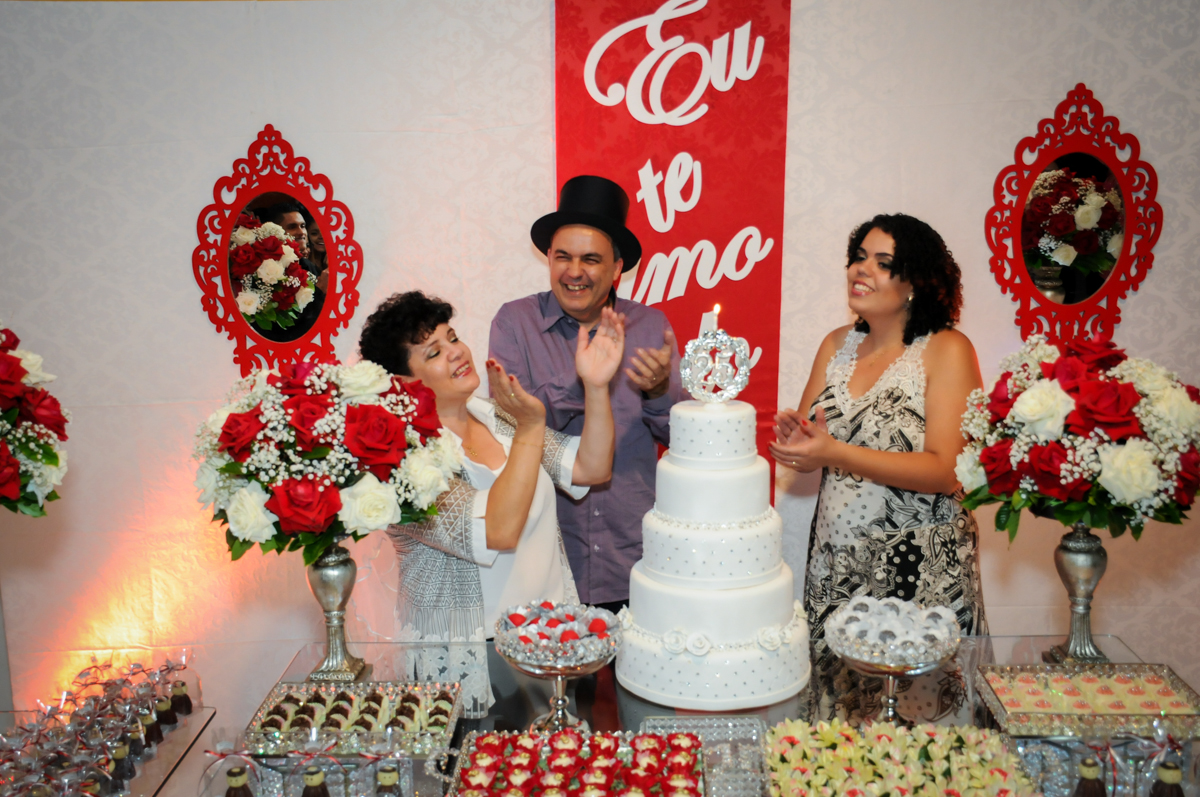 casal  canta parabéns em comemoração aos seus 25 anos de casados no Buffet Fábrica da Alegria, osasco, sp
