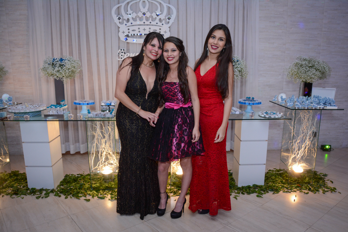 foto da família na mesa decorada 15 anos n0 Salão de festas, butantã,São Paulo, SP