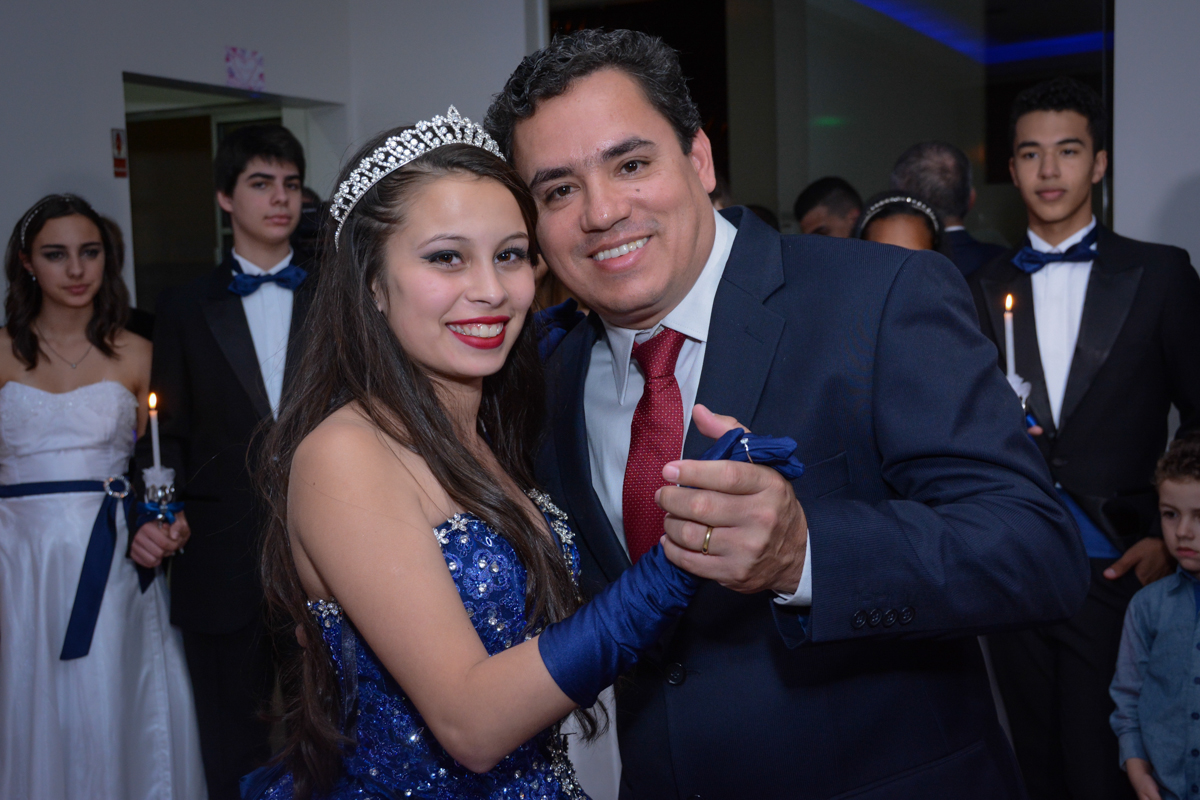 dançando a valsa com o padrinho noSalão de festas, butantã,São Paulo, SP