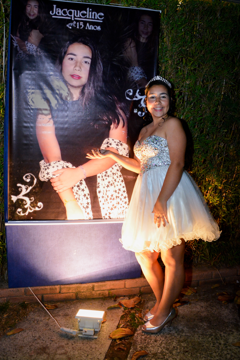 foto da aniversariante na frente do Espaço Felicittá, Osasco, São Paulo