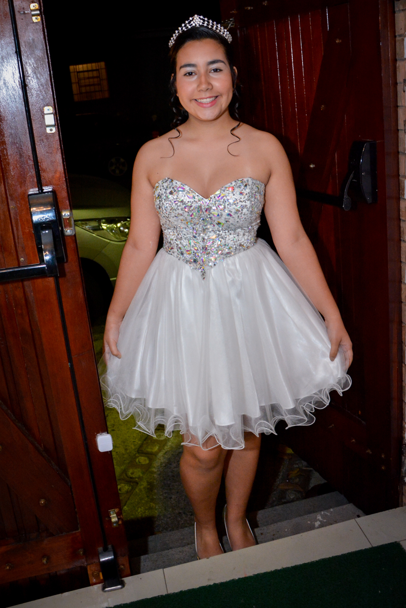 entrada da aniversariante de 15 anos no Espaço Felicittá, Osasco, São Paulo