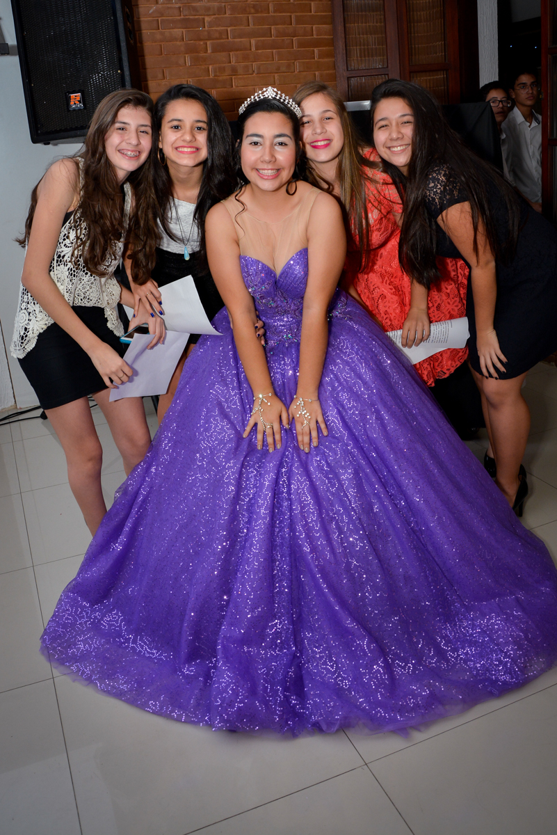 foto da aniversariante com suas amigas no Espaço Felicittá, Osasco, São Paulo