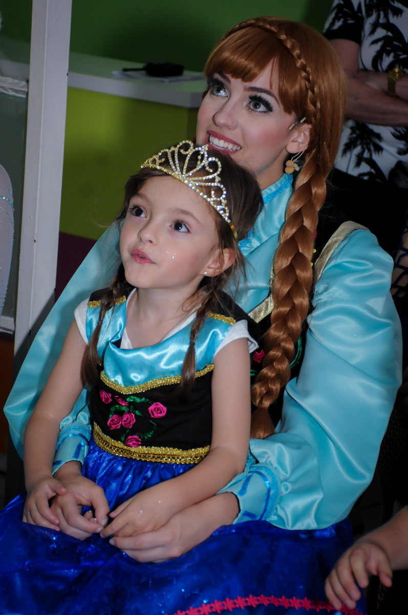 hora de passar a retrospectiva na festa de aniversário da valentina no Buffet Infantil Hary Happy, Morumbi, São Paulo