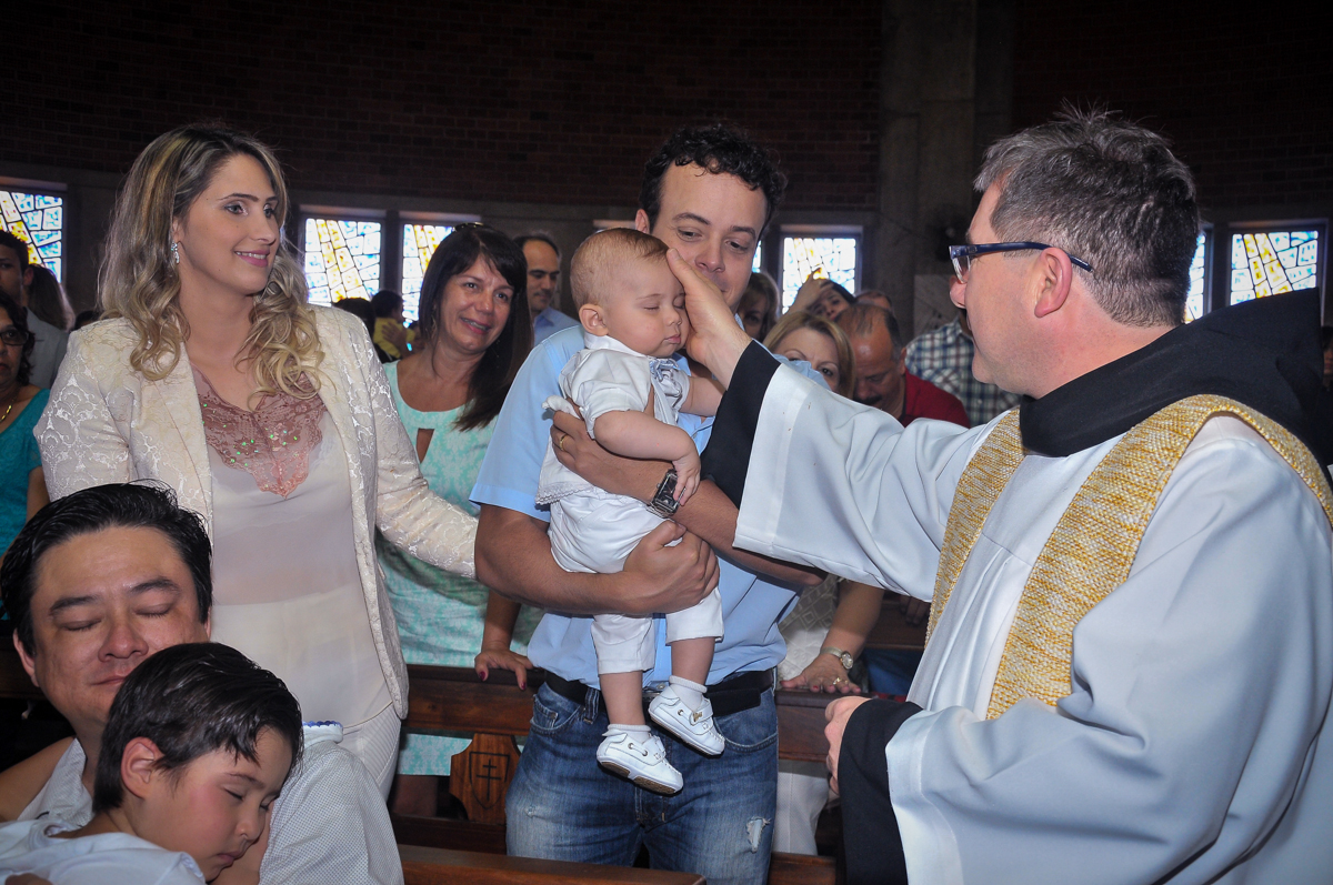hora da cerimônia de batizado do Matheus no Paróquia São Bento Morumbi