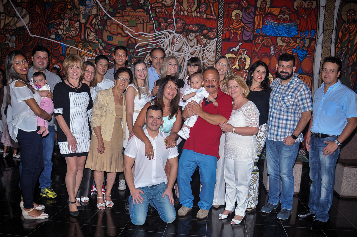 foto da família no batizado do Matheus no Paróquia São Bento Morumbi