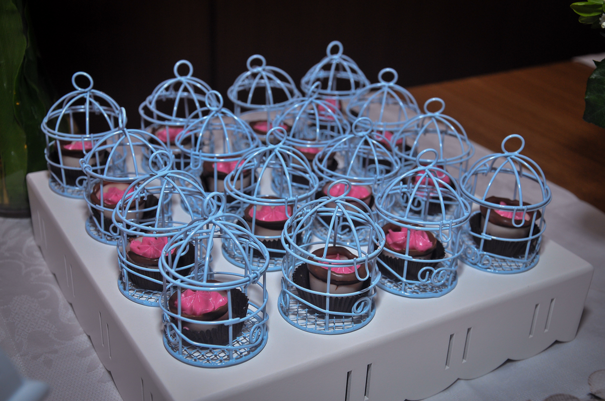 mais docinhos festa do batizado do Matheus festa no condomínio