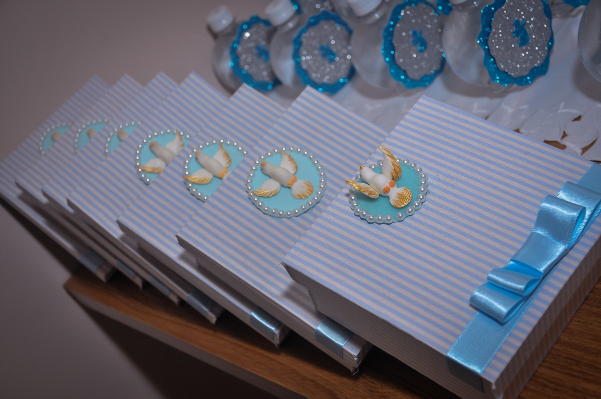 caixinhas de lembrancinhas no batizado do Matheus no festa no condomínio