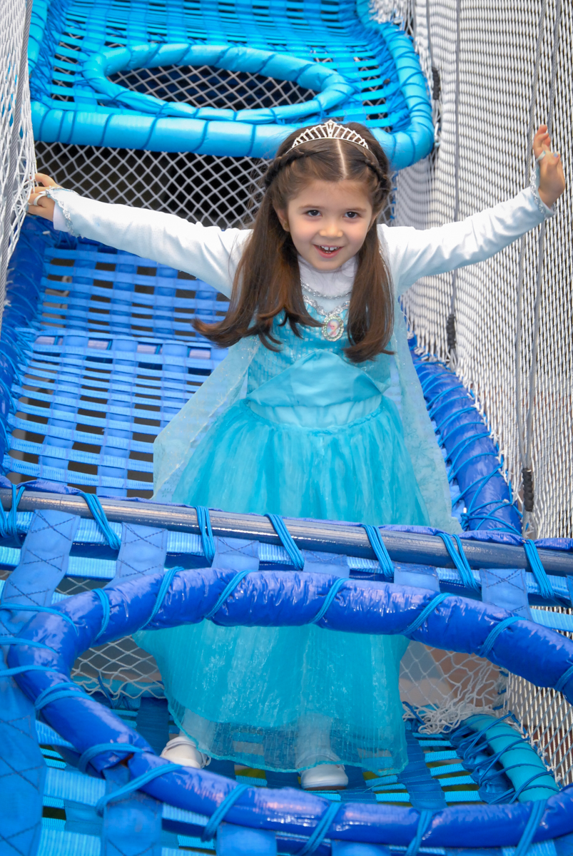 aniversariante brinca no brinquedão no buffet feliz da vida, butantã,sp