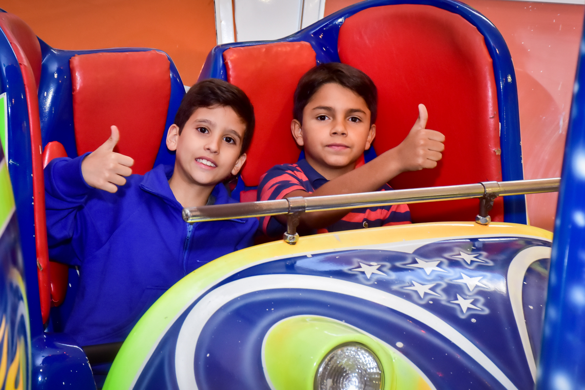 brincando no brinquedo jornada nas estrelas no buffet fábrica da alegria morumbi,são paulo