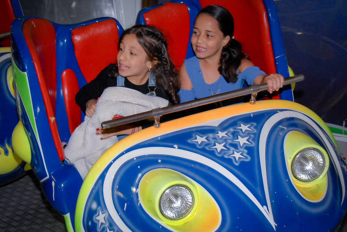 muita bagunça no brinquedo jornadas nas estrelas no Buffet Fábrica da Alegria, Morumbi, São Paulo