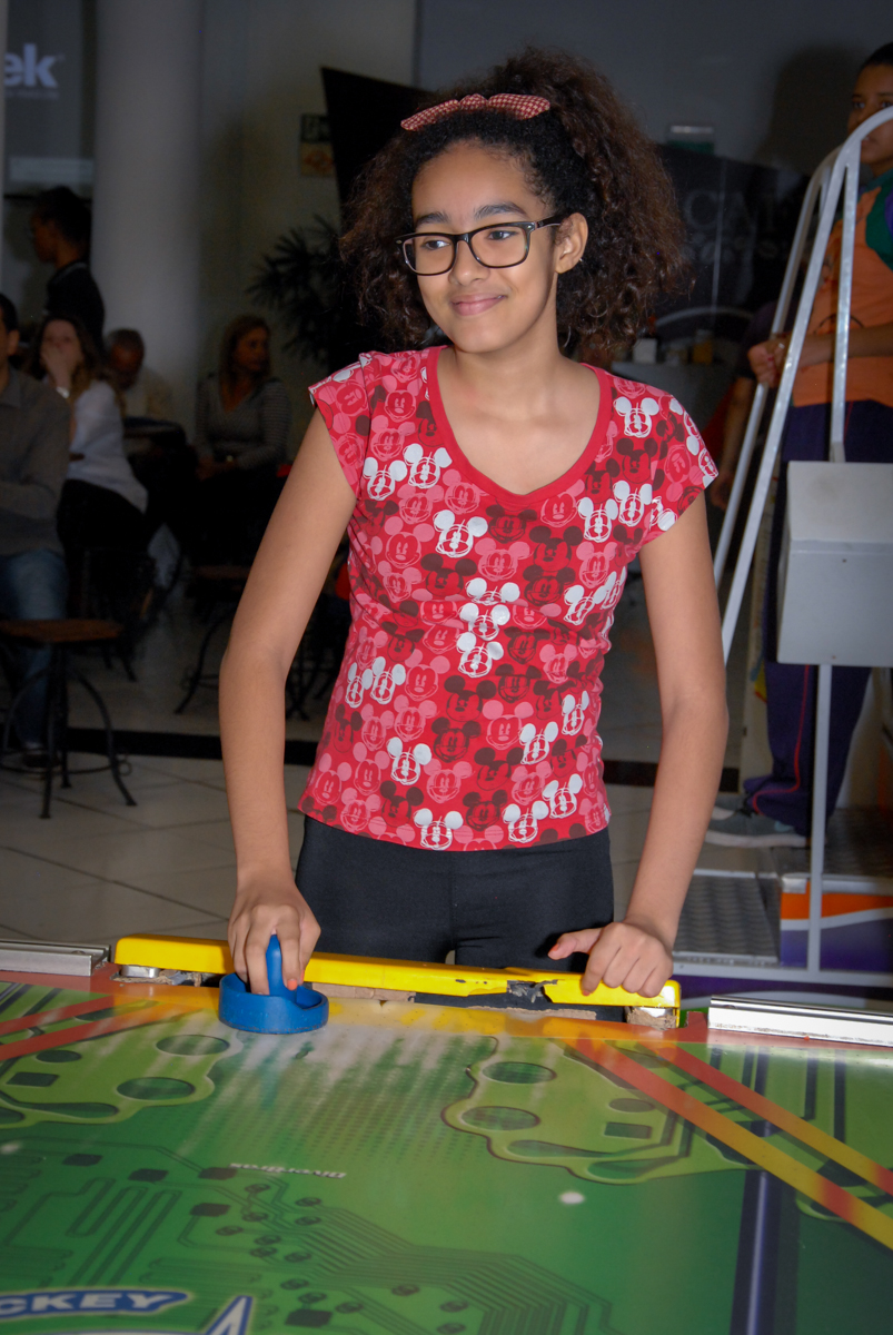 jogo de futebol de mesa no Buffet Fábrica da Alegria, Morumbi, São Paulo