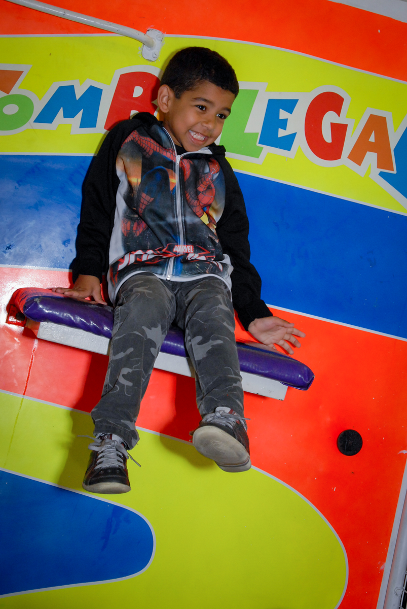 emoção ao cair no tombo legal no Buffet Fábrica da Alegria, Morumbi, São Paulo