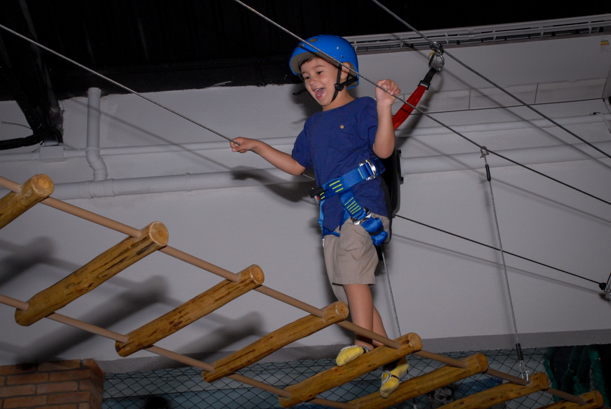 muita bagunça no arvorismo no buffet spasso dourado, pirituba, são paulo