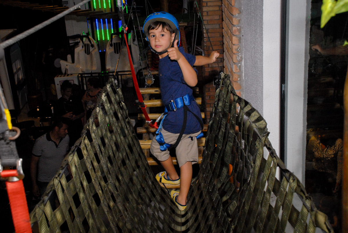 mais brincadeiras no arvorismo no buffet spasso dourado, pirituba, são paulo